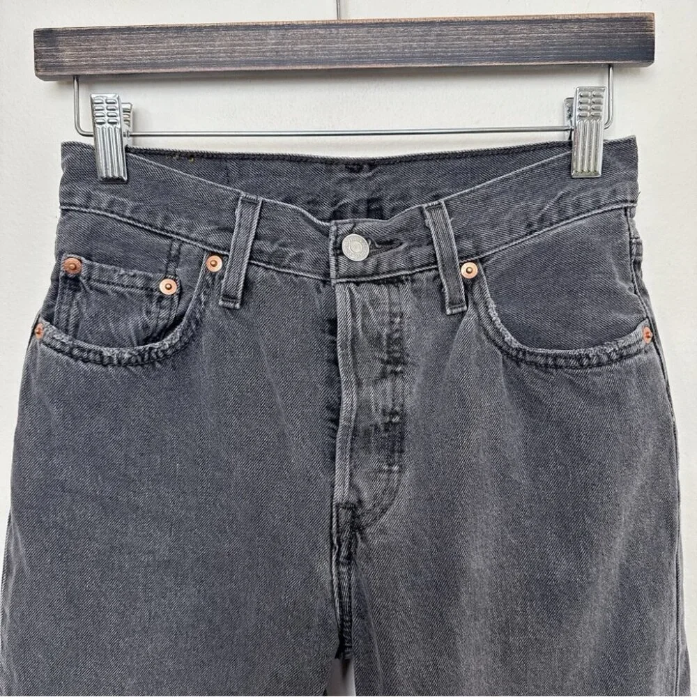Levi's Womens 25 501 Crop Raw Hem Gray Wash Jeans - Picture 8 of 15